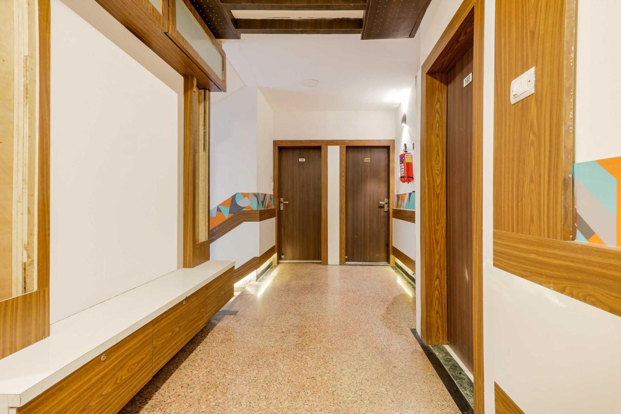 Collection O 3761 Hotel Shree Datta Indore Bagian luar foto