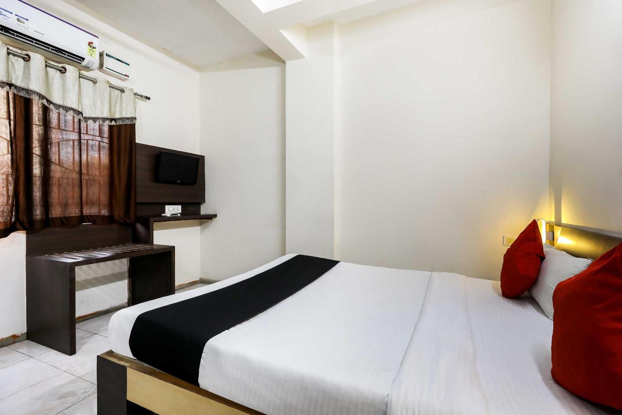 Collection O 3761 Hotel Shree Datta Indore Bagian luar foto