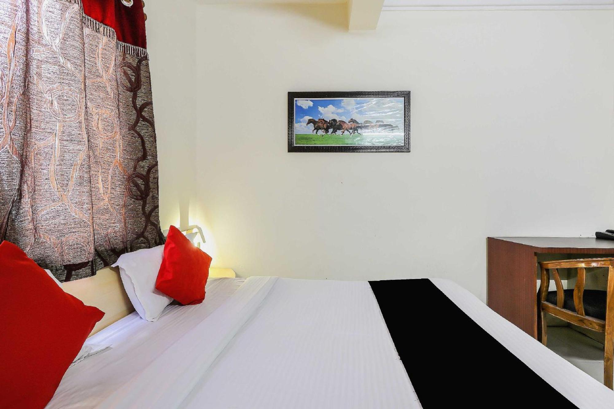 Collection O 3761 Hotel Shree Datta Indore Bagian luar foto