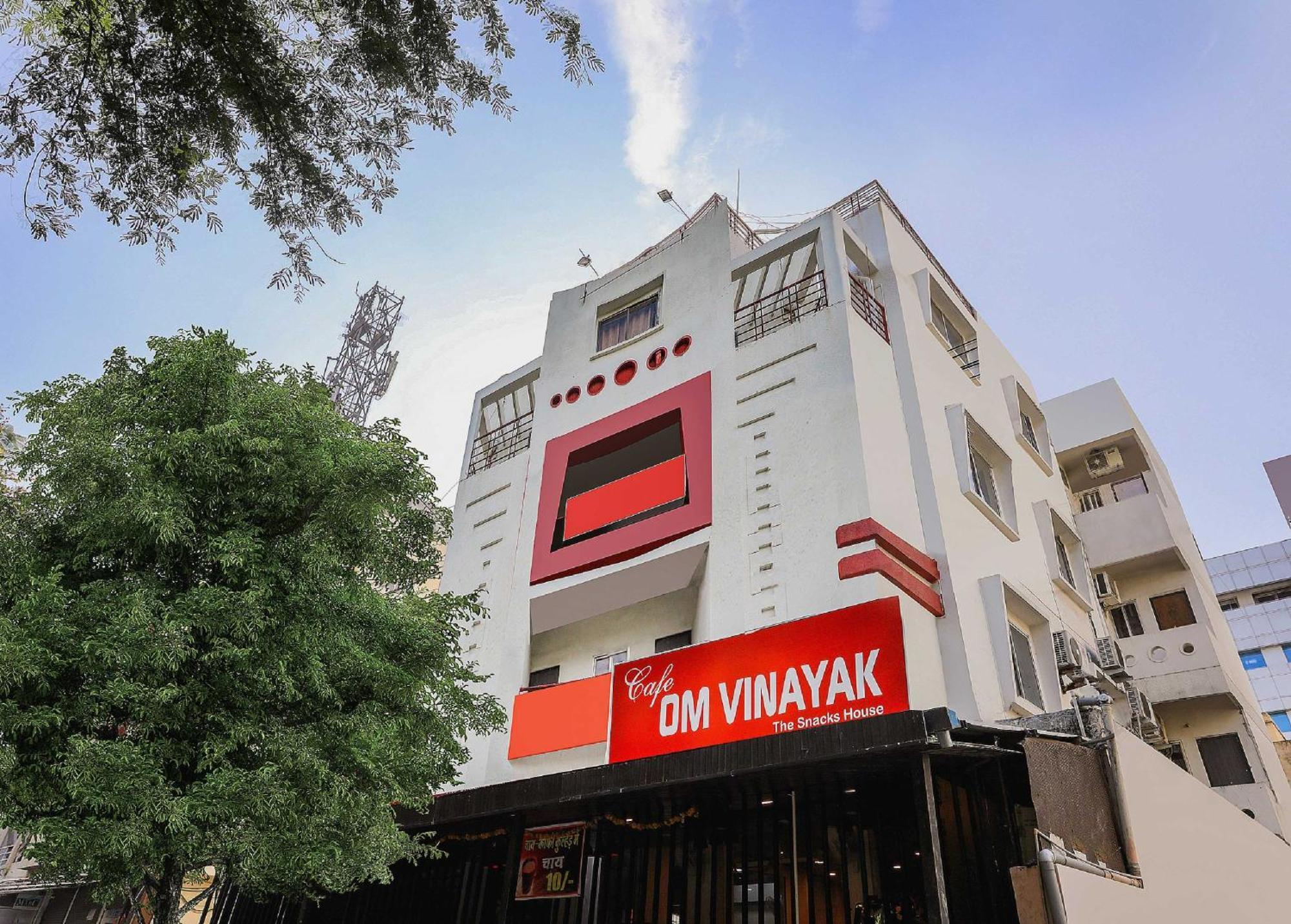 Collection O 3761 Hotel Shree Datta Indore Bagian luar foto